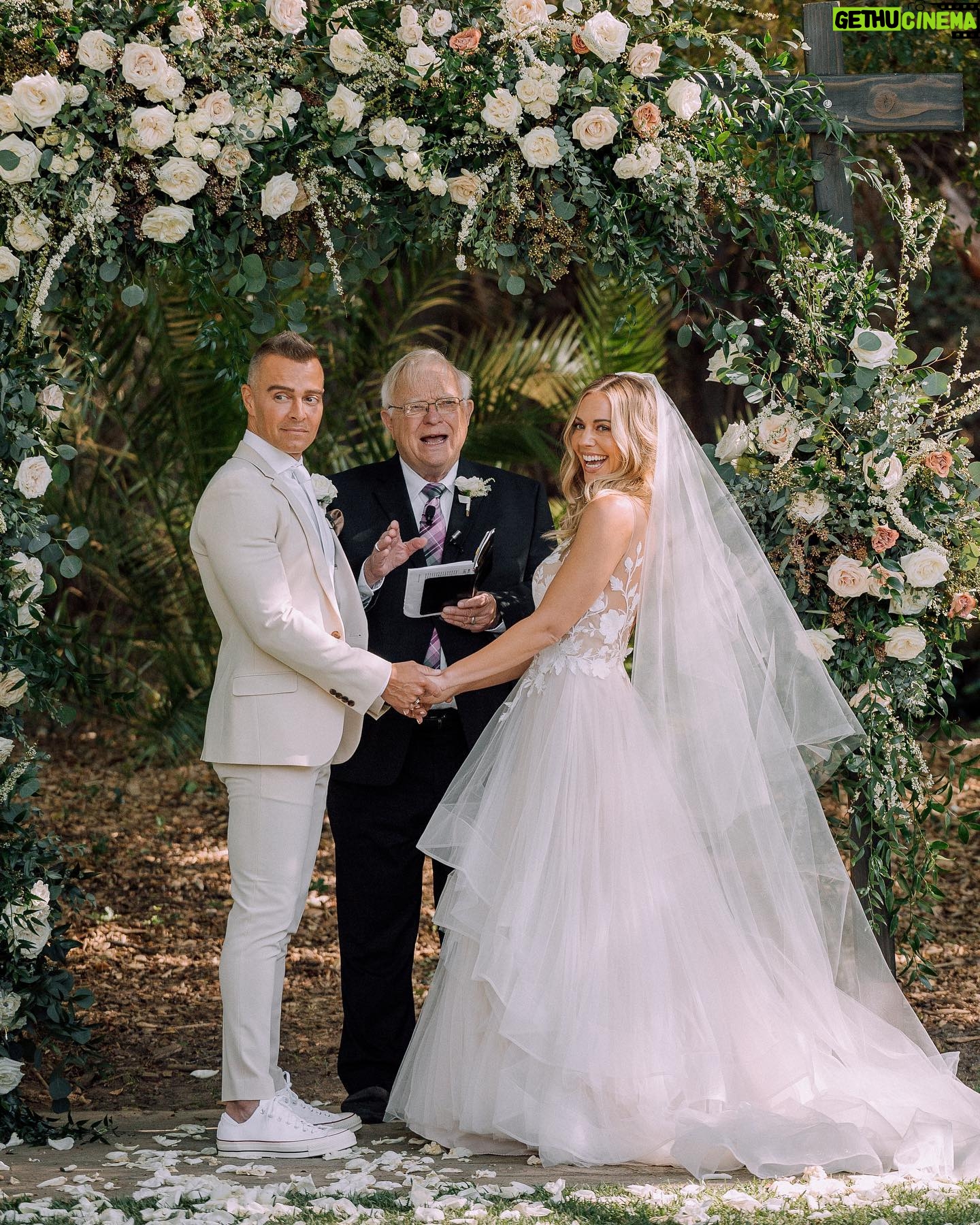 Samantha Cope - 1.1K Likes - find a man who will pray with you. and laugh with you. and bring you snacks all day when you’re preggos. i can’t wait for our baby to meet you @joeylawrence 🤍🕊️