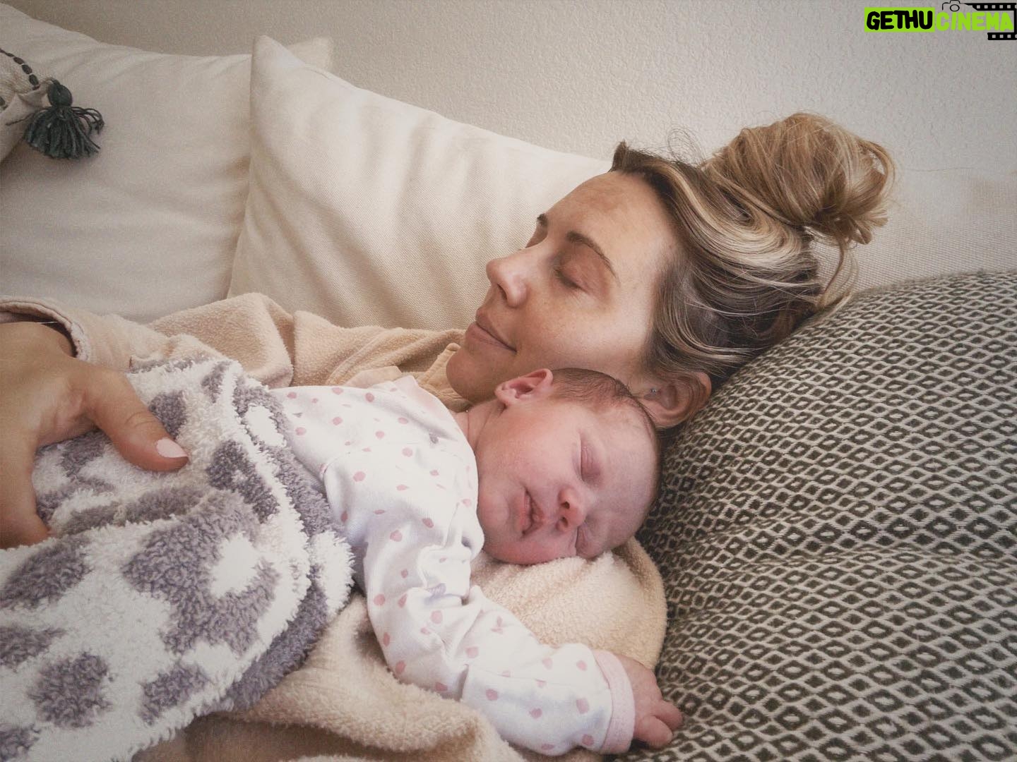 Samantha Cope - 810 Likes - that sleepy newborn bubble 🫧💗! taking it day by day and sometimes minute by minute. surrounded by baby spit up, dirty diapers, covered in hormonal melasma, recovering from delivery… what a beautiful messy journey so far. i love that i’m the one who gets to comfort this sweet girl on her toughest days. 🤍🙏🏼 #newmom #newborn