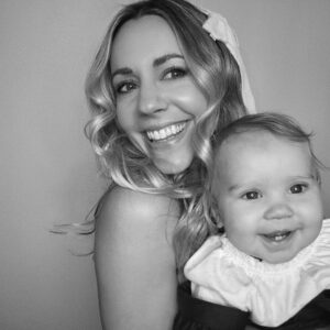 Samantha Cope Instagram - 🎀🪩🎄 this is your sign to pull out your self timer camera and have a photo shoot with your little while they’re still little! #babygirl #mama