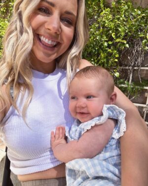 Samantha Cope Instagram - My girl 💕🕊️ I almost didn’t post this picture. I’m not used to seeing myself with belly rolls. But the more I sat with the feelings- wowww what a huge accomplishment my belly went thru carrying this sweet girl. It’s so natural to have postpartum insecurities… they come and go about 100 times a day!! But I’m making a huge effort to remind that part of my brain to be kind and more important- to be grateful. Sooooo here’s a pic of my sweet 3 month old cutie, and the rolls that kept her cozy for 9 months. 🙏🏼🙏🏼 #postpartum #postpartumbody #grateful