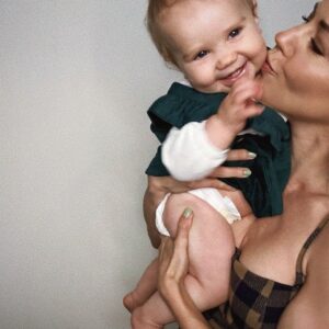 Samantha Cope Instagram - 🎀🪩🎄 this is your sign to pull out your self timer camera and have a photo shoot with your little while they’re still little! #babygirl #mama