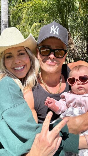 Samantha Cope Instagram - It passes the vibe check 😎🤠 

#chasingyou #remix #family