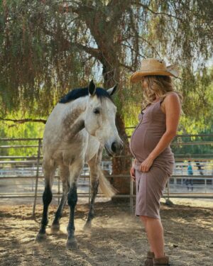 Samantha Cope Instagram - my nephew Remington and my sweet girl meet again! 🐴💖🥹 #remingtontheottb @cassinthomson