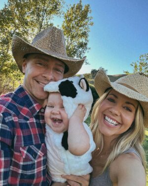 Samantha Cope Instagram - 🐮🖤the last slide tho 🥹 #halloween