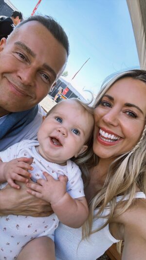Samantha Cope Instagram - summer recap with my cuties ☀️🍉 guyssssss I’ve been so stressed about my IG. Months ago my Facebook account got hacked and then three weeks ago I wake up to a message that my whole instagram was DISABLEDDDD due to violations on my FB. Even tho fb acknowledged I was hacked they still wouldn’t allow me back on my IG account. It’s all so silly but also I realized IG is a fun way to stay in touch with everyone I know and I’m never taking it for granted again! So helloooo I’ve missed you all and let’s chat 😎👇🏼🩵