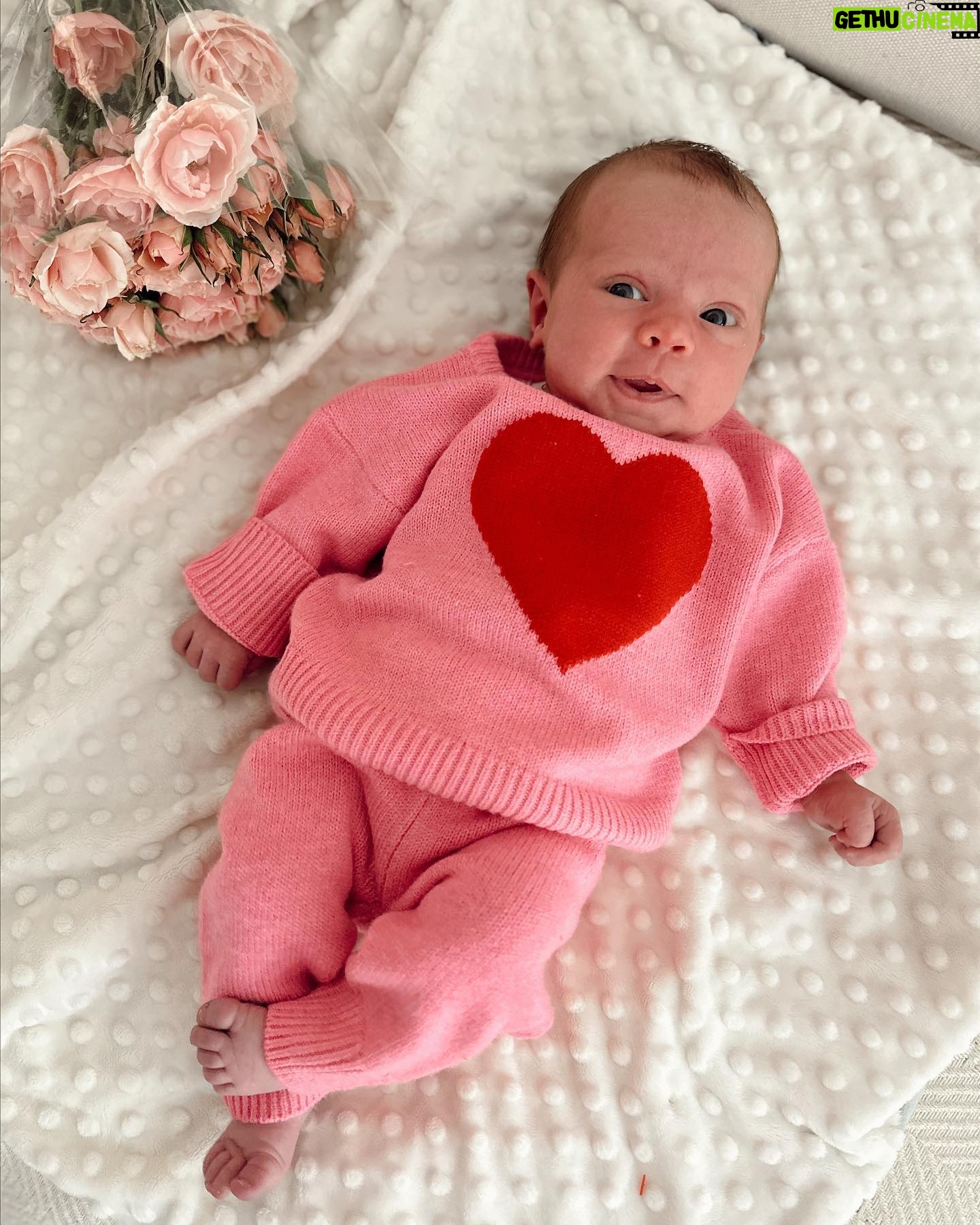 Samantha Cope - 1.2K Likes - life lately 💗! I’m sure all my mama friends can relate to the last pic.. be careful putting that bum too close while you burp the babes #ifykyk #newmom #valentinesday
