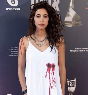 Samar Qupty Instagram - من ليلة مبيرح… وكل كلمة زيادة💔
#بدنا_نعيش 
شكراً "امّهات من اجل الحياة"… شكراً وطفة جبالي، شكراً فداء شحادة، شكراً امّي…
About yesterday’s night.. 

*From Ophir (the local Oscar awards) where I was nominated for Best Supporting Actress.

We Are Bleeding ! We demand safety and justice! 
Thank you everyone, friends, artists, journalists, who have shown solidarity. Black bracelets for the memory of those who we have lost for violence, and the future of those we want to protect. We want no more funerals.

Outfit design: @mervat_hakroush @mervat_urban_beauty 
🤍
Photos by: Itzik Biran
Thanks @tamer_nafar @libbylenkinski @biranpr @morreut @eilaeitan 

#wewanttolive #أمهات_من_أجل_الحياه
