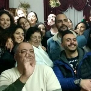 Samar Qupty Instagram - RIP to the soul who taught us unconditional love and forgiveness💔
الّي بعرفك والّي شافك مرّة واحدة بس بعرف شو انت يا ستّي... انسانة ببساطة عرفت سِرّ الحياة. عرفت كيف تخلّي كل الّي حواليها يحترموها ويقدروها بدون ما تِفرض نفسها، بدون نقطة إيچو او حاجة لإثبات اي اشي.. حنيّتك، طيبك قلبك وسلامك الدّاخلي بثّ للّي حواليكي هدوء مش طبيعي، هدوء قزّم المشاكل كلها قدّام المحبّة. كنت قدوة ومثال لامرأة جبّارة، عندها قدرة تأقلم رهيبة مع كل تغيير حواليها، تقبّل غير مشروط، حنيّة وسذاجة طفل وقوّة لبؤة. ستّي، كل اشي بنيتيه ما راح ضياعة انا بوعدك. شرّشتِ فينا كتير اشياء بدون ما تحاولي حتّى، بمجرّد وجودك وكونك انت مين انت. 
بحبّك تيتا. 
ولا حدا فينا كان متوقّع هاليوم ييجي. كنّا مفكرينك خالدة لانّك كنت ملاك عالارض.
واسّا صرت ملاك بالسما.
