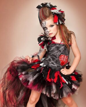 Samara Lee Instagram - Happy Halloween my creepy friends. #samaralee #halloween 📸: @artisticimagerybydee