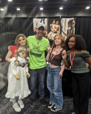 Samara Lee Instagram - amazing time at @horrorhound this past weekend!! got to meet so many cool people and connect with fans 👻 
special thanks to @drewkmentalist for being awesome af and always providing me snacks and magic shows, you rock! #horrorhound #annabellecreation #annabellecomeshome #horrorgirlsdoitbetter