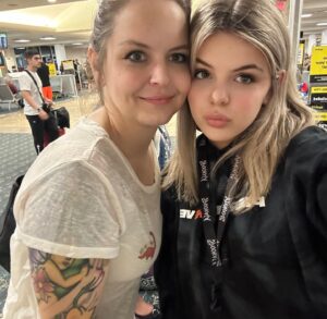 Samara Lee Instagram - I had an amazing time at @spookalafl this past weekend! I got to meet so many new people and fans 💕 Thank you all for coming out!! 

#spookala
