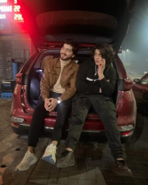 Sami Khan Instagram - We laugh koi reason ho ya naa ho 
We just laugh 🤭😂🫏
.
.
.
.
.
.
.
.
.
#samikhan #samikhanofficial #samikhansk #explorepage #explore #exploremore #instagram #insta #instagrampakistan #lahore #dost #partnerincrime