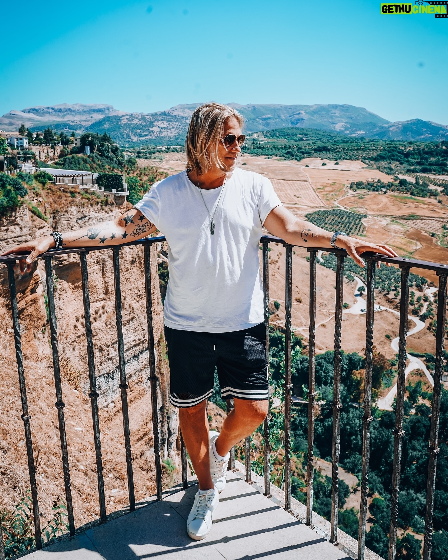Sami Kuronen - 4.6K Likes - Ronda 🩵 pieni ja satumaisen kaunis vuoristokaupunki Andalusiassa.
#ronda #andalucia #spain