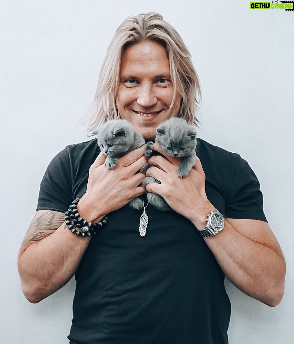 Sami Kuronen - 8.2K Likes - Me toivotamme hyvää naistenpäivää 😻
Seuraavat pari kuukautta nämä sydäntenmurskaajat vastaavat meillä viihteestä, draamasta, jännityksestä ja komediasta❤️
#kitten #naistenpäivä