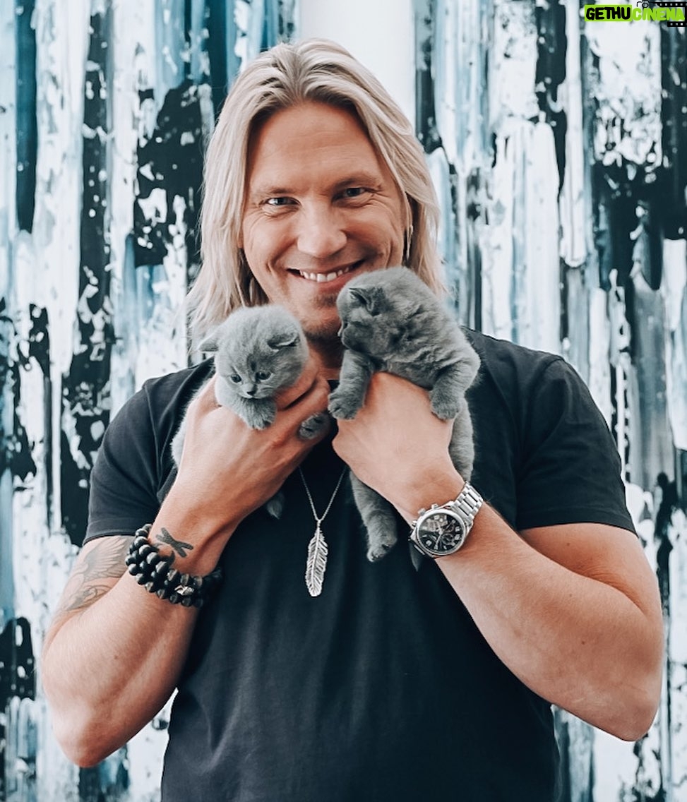 Sami Kuronen - 8.2K Likes - Me toivotamme hyvää naistenpäivää 😻
Seuraavat pari kuukautta nämä sydäntenmurskaajat vastaavat meillä viihteestä, draamasta, jännityksestä ja komediasta❤️
#kitten #naistenpäivä