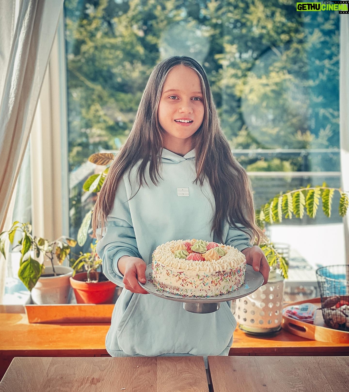 Sami Kuronen - 5.8K Likes - Hyvää syntymäpäivää Oona!
Jo 14 vuotta pelkkää lovee ❤️