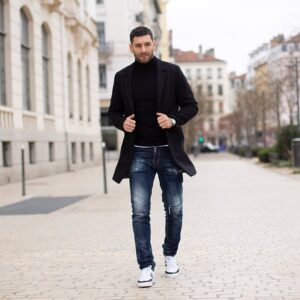 Samir Benzema Instagram - Look total à retrouver sur @spartoogram #spartoogram et sinon ca fait 1 mois que je dors pas bcp et il fait 0 degrés 😂🤦🏻‍♂️ Ça se lis sur mon visage #lyon