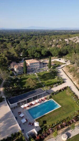 Samir Benzema Instagram - Un moment hors du temps au @domainedevalmouriane à Saint Remy de Provence 

🎥@brandscallyou 

#domaine #saintremy #bellavita #travel #holidays #chill #lifestyle