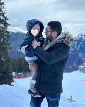 Samir Benzema Instagram - 🤜🏼 2024 🤛🏼 

Tous mes vœux pour cette nouvelle année ! 🤝

( total look @spartoogram ) ❄️ 

#courchevel #spartoogram