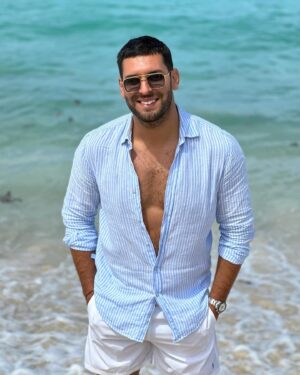 Samir Benzema Instagram - keep smiling 🇲🇺 

Chemise @lescanebiers 
Short @ralphlauren @spartoogram