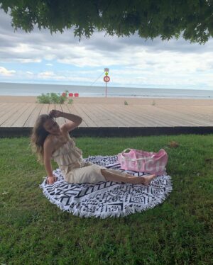 Sammi Barber Instagram - Life’s a beach sometimes the waves come crashing in 🌊 
Outfit  Beach Towel   Beach Bag 
Linked on my LTK - link in bio💫
#beachday #beachtowel #beachbag #beachchill #torontobeaches #summervibes

@shewinofficial
Use code: Sammi10 ( extra 10% off for any order)
#shewinofficial #shewinwholesale