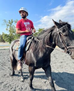 Sammy Sheik Instagram - What do you call a horse that likes to stay up late? A night mare!! 🤣🤣🤣 Please meet my new friend, Iowa!! 😎🐎🐎