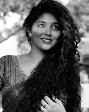 Samyukta Hornad Instagram - Ca-ching! 

I could be brown, I could be blue, I could be violet sky
I could be hurtful, I could be purple, I could be anything you like… 
I could be wholesome, I could be loathsome, I guess I’m a little bit shy… 
Gotta be green, gotta be mean, gotta be everything more… 

why don’t you walk out the door?! 

#AngerManagment #GraceKelly #What #IDontknow #Mika