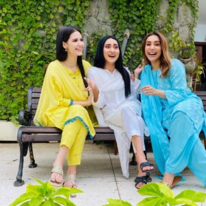 Sana Askari Instagram - Teen aurtain teen kahanian @madihaimam  @mairakhanofficial p.c. @muhammad.jawad93