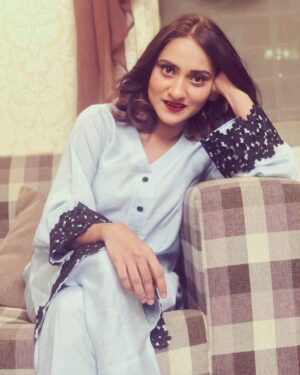 Sana Askari Instagram - Thank u for this gorgeous dress @mominaammarofficial ❤️