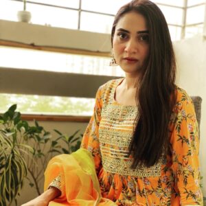 Sana Askari Instagram - Eid Mubarak ❤️ Outfit by: @leerpranda_official