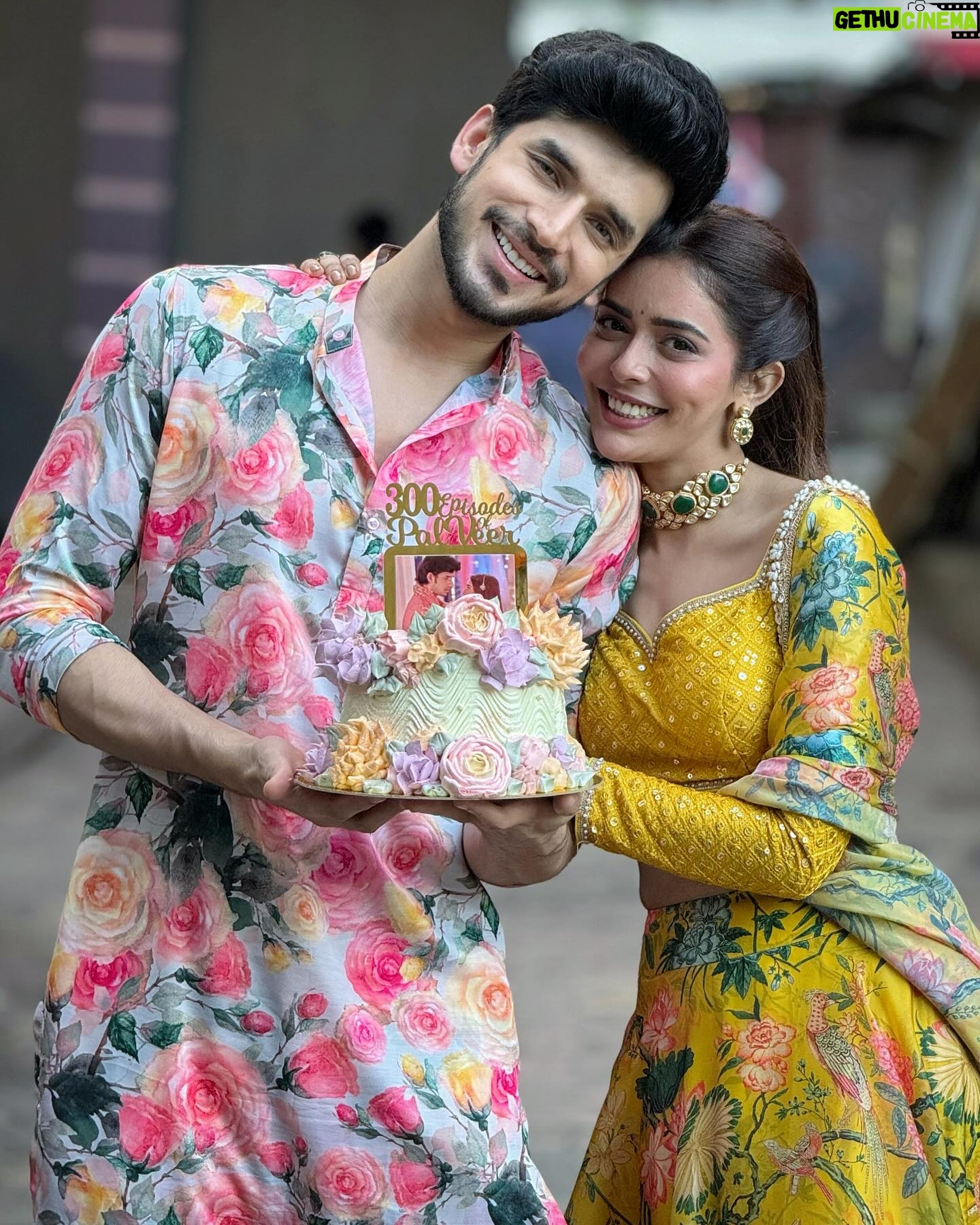 Sana Sayyad - 403.3K Likes - We cannot keep calm as #PalVeer completes 300 Episodes!💖
@sana_sayyad29
.
.
Thanks to @bakingblunders.since2007 for sending this lovely cake ordered by an anonymous #PalVeer admirer 🥹❤️
#PalVeer #300Episodes #KundaliBhagya #Floral #Flowers #Palki #Rajveer #SanaSayyad #ParasKalnawat #MensFashion #ITVCouple #HappyMoment #Celebration