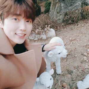 Sandeul Instagram - 안녕? 넌 염소니? 양이니?
근데 넌 별루안춥겠당~