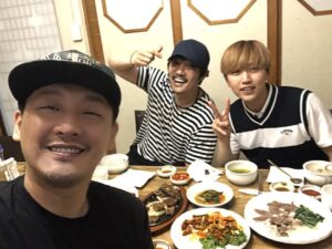 Sandeul Instagram - 우리행님들~~♡♡
#행님들 @hyun_jinyoung @kcm_return 
#사랑듬뿍받는 #어린이 @sandoriganatanatda
#우리는 #3인조
#현진영 #kcm #창모형잘먹었어요