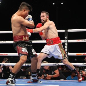 Sandor Martin Instagram - Hoy se cumple un año de la victoria en California frente al gran Mikey Garcia. 🫡🥊

Cuestión de tiempo… ¡Vamos a por otra gran pelea! 🚀

@opisince82 @dazn_es @daznboxing @koverdun