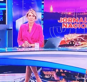 Sandra Felgueiras Instagram - Porquê tanto silêncio?
Reveja aqui:
https://cnnportugal.iol.pt/videos/caso-das-gemeas-ps-e-psd-estao-ambos-refens-de-uma-situacao-que-os-atinge-mutuamente-todas-as-informacoes-ja-conhecidas/656b2a980cf25f99538ddc79