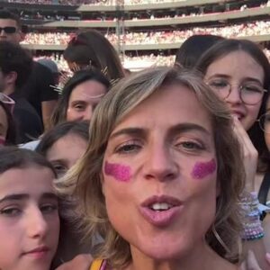 Sandra Felgueiras Instagram - The Eras Tour 💚💛💜❤️🩵🖤🩷🩶🤎💙🤍