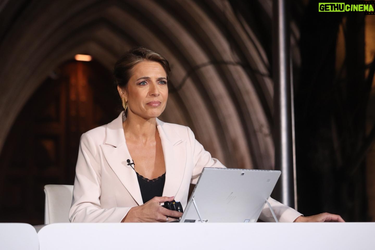 Sandra Felgueiras - 871 Likes - O rosto da liberdade.
A serenidade de poder dizer a verdade com a certeza de que o máximo que enfrento são processos em tribunal. Obrigada @joaoramosodv por estas fotos num dia tão memorável como os 50 anos do 25 de abril!! Ganhámos o Jornal! Obrigada pela sua preferência!