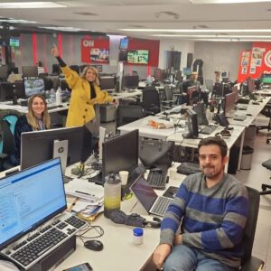 Sandra Felgueiras Instagram - O Exclusivo é feito porr pessoas que vestem a camisola do jornalismo mesmo quando vão dormir. Mas o mais frequente é não dormirem.
A nossa vida é um corropio mas no final de cada dia sentimos que a missão foi cumprida.
Obrigada por estar desse lado!