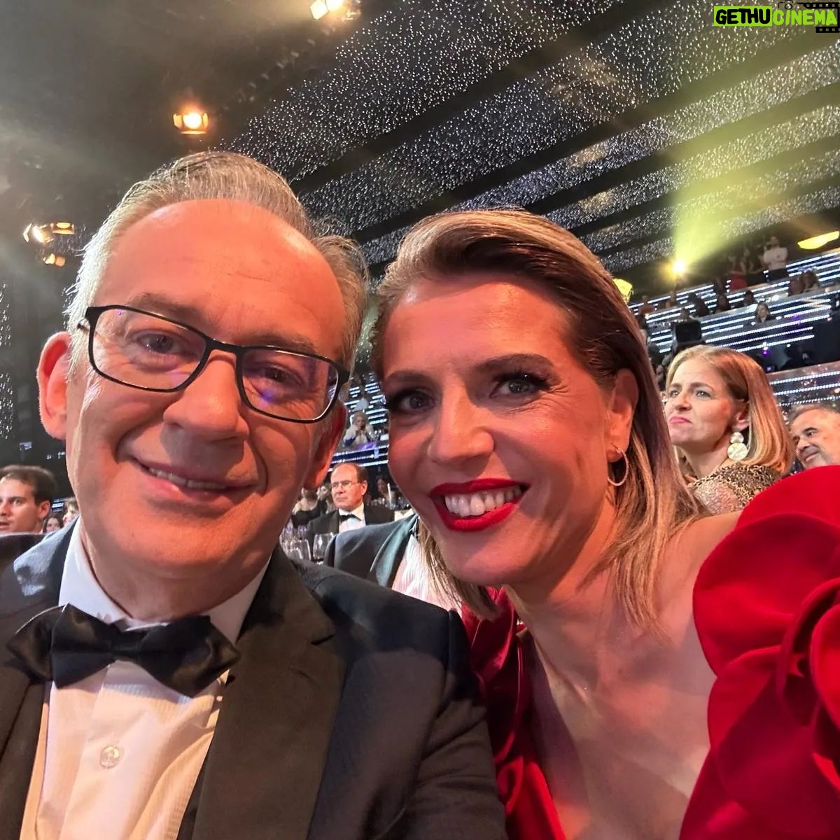 Sandra Felgueiras - 3.8K Likes - Há 30 anos já nos conhecíamos mas estávamos longe de imaginar trabalhar lado a lado.
É um enorme privilégio!
Beijo meu Jac! Até amanhã!