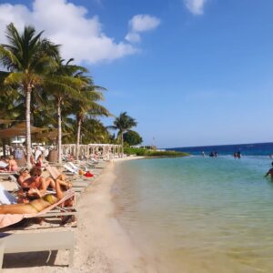 Sandra Kim Instagram - Holidays...february 2024 !! Curaçao 🇨🇼 #curaçao #willemstad #sun #chill #relax