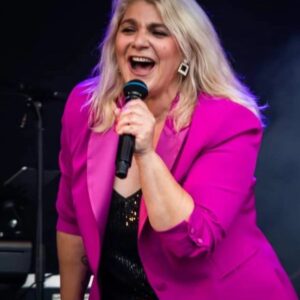 Sandra Kim Instagram - Hello tout le monde...le 3 mai 1986, une petite fille de 13 ans et demie  gagnait l'Eurovision pour la Belgique💪🏆🎀💗/ Hallo iedereen...3 mei 1986 , een klein meisje heeft het eurosongfestival gewonnen !💪🏆🎀💗 38 years ago...🙈 
#lovethiscolour #fushiamood #eurovisionsongcontest #belgique #belgium #jaimelavie #12points #norway #bergen