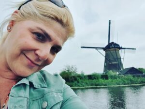 Sandra Kim Instagram - Windmills of Kinderdijk 🇳🇱🇳🇱🌷🌷#kinderdijk #netherlands #summertime #holidays