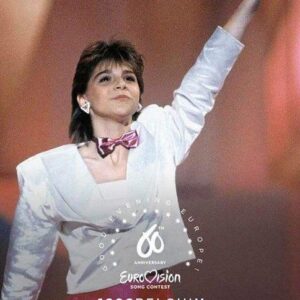 Sandra Kim Instagram - Hello tout le monde...le 3 mai 1986, une petite fille de 13 ans et demie  gagnait l'Eurovision pour la Belgique💪🏆🎀💗/ Hallo iedereen...3 mei 1986 , een klein meisje heeft het eurosongfestival gewonnen !💪🏆🎀💗 38 years ago...🙈 
#lovethiscolour #fushiamood #eurovisionsongcontest #belgique #belgium #jaimelavie #12points #norway #bergen