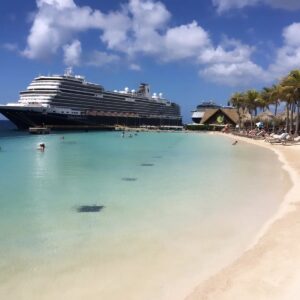 Sandra Kim Instagram - Holidays...february 2024 Curaçao 🇨🇼 🇨🇼🦩⚓️🛳🏝☀️🏖 #curaçao #willemstad #antillesnéerlandaises #sun