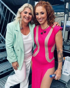 Sandra Kim Instagram - Met mijn collega Natalia,  @nataliamusic in Vlaanderen muziekland @vlaanderenmuziekland #lommel #limburg