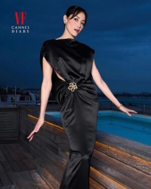 Sandrine Holt Instagram - Thank you 🙏  @ysl for the dress @cartier  make up @zoetaylormakeup  hair @georgenorthwood  stylist @rdarryl  @vanityfairfrance #theshrouds @anthonyvaccarello