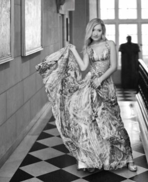 Sandy Piña Instagram - #tbt ‘whatever is good for your soul, do that’ ⁣#WomenSupportingWomen @sherrihill✨