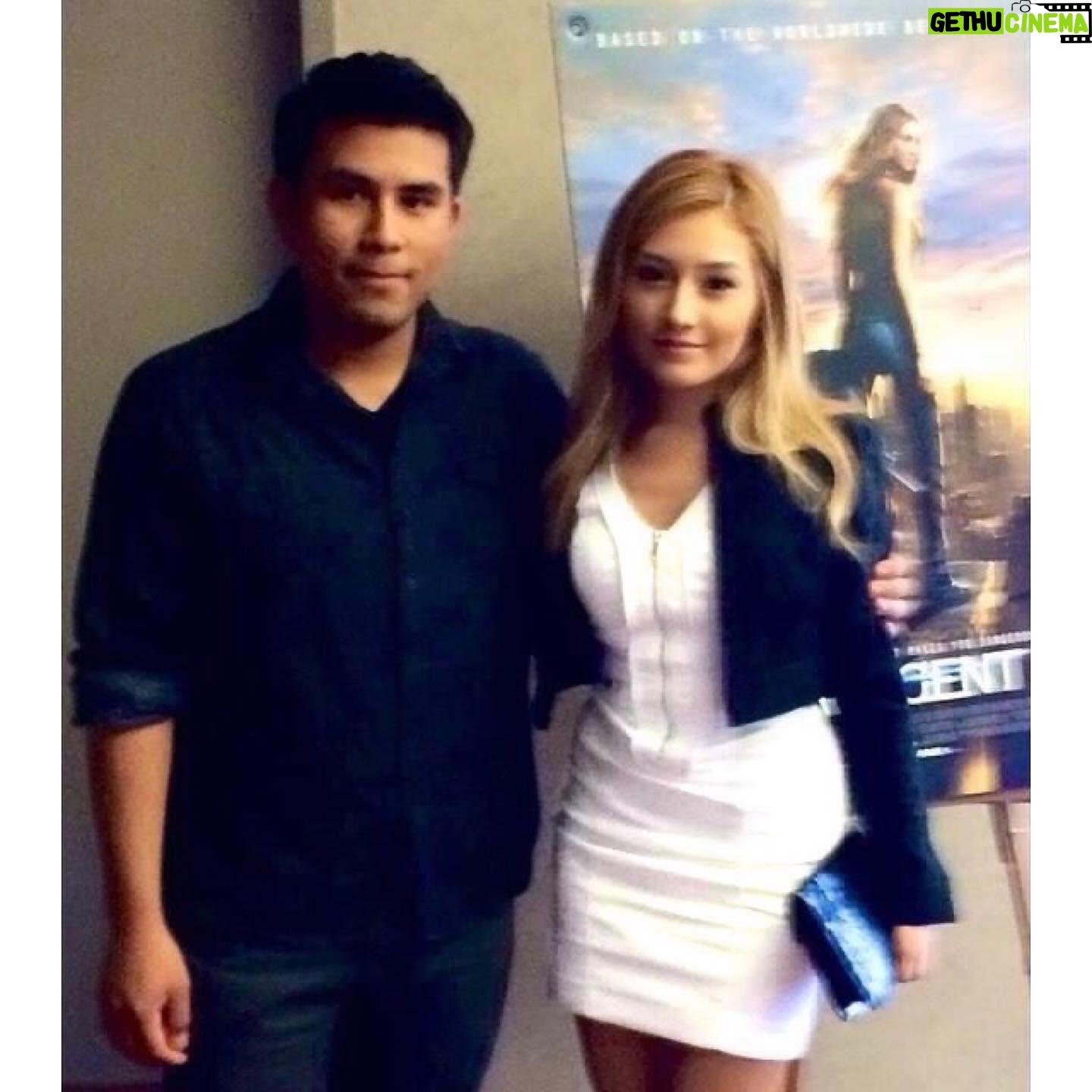 Sandy Piña - 867 Likes - #tb to my @usweekly collectors edition feature @thedivergentseries @vrothbooks 🤓 📚