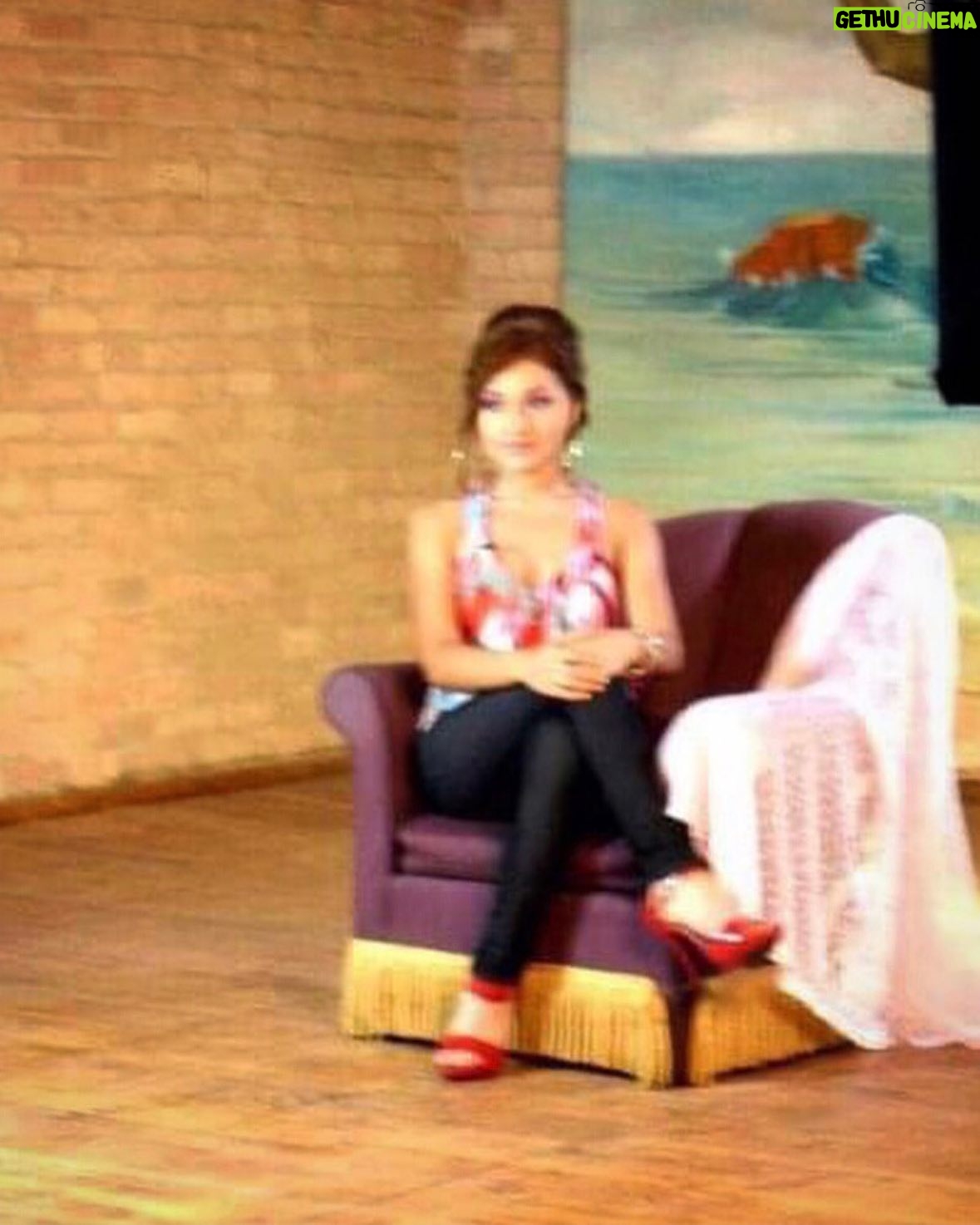 Sandy Piña - 885 Likes - ‘we are neurobiologically hardwire to connect with other people, connection is the single most important human need - it is more important to your biological organism than food and water- go out there lean in and be vulnerable with others’ @univision 📺 #Reminiscing 🙌🏻
Ps. black hair is my fave🤫