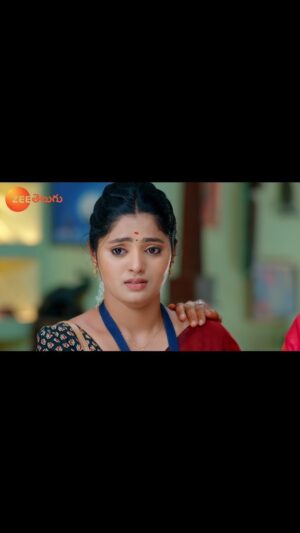 Sangeetha Kalyankumar Instagram - Vidipoyina kutumbanni okkati chese aadharam Mythili ani Ramayya ku thelusthundha...?🫣🫣

Watch #JanakiRamayyaGariManavaralu Mon to Sat at 2:30 PM on #ZeeTelugu #ZeeTeluguPromo

@sangeetha_kalyankumar @me_vanithachandhar